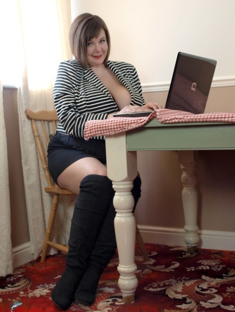 Overweight amateur Roxy displays her massive tits in over the knee boots.