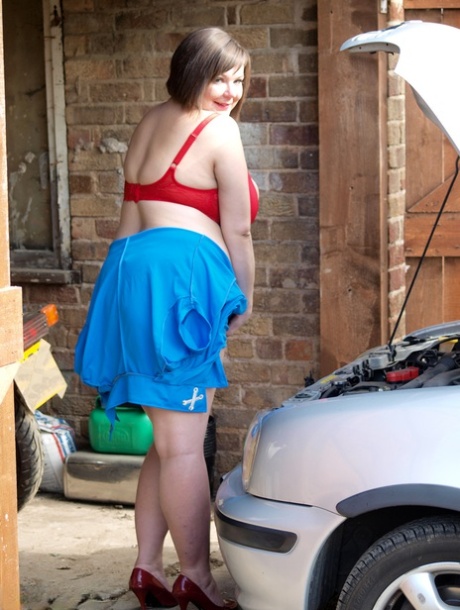 Overweight Amateur Roxy Bares Her Huge Boobs And Butt While Working On A Car