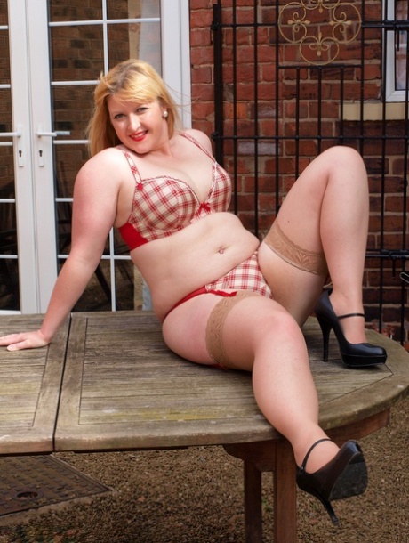 Samantha, an amateur BBW, pulls down her small breast muscles on a patio while wearing nylons and heels.