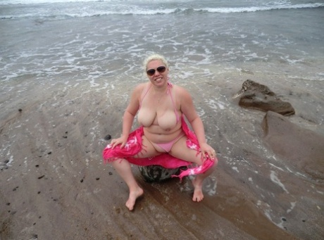 In this photo of Barby with her sagging body, the older platinum blonde is captured at the beach in front of her loved-up avatar.