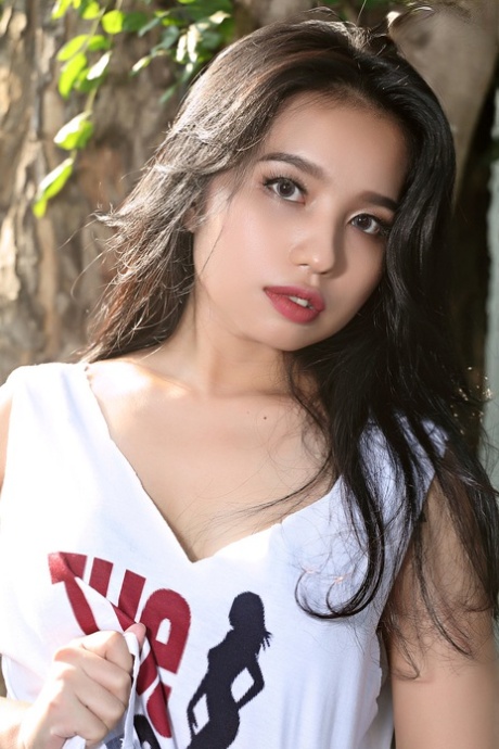 Asian beauty Norah gets totally naked underneath a tree