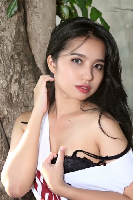 Under a tree, Norah the Asian beauty takes on the challenge of being completely naked.
