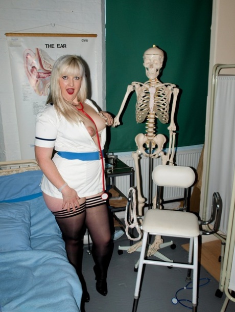 On a hospital bed, nurses reveal their large buttocks and pussy to Samantha who is blonde.