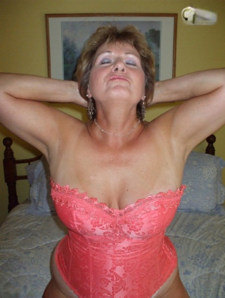 A corset over a beer causes Busty Bliss, an older performer, to lose his breast.