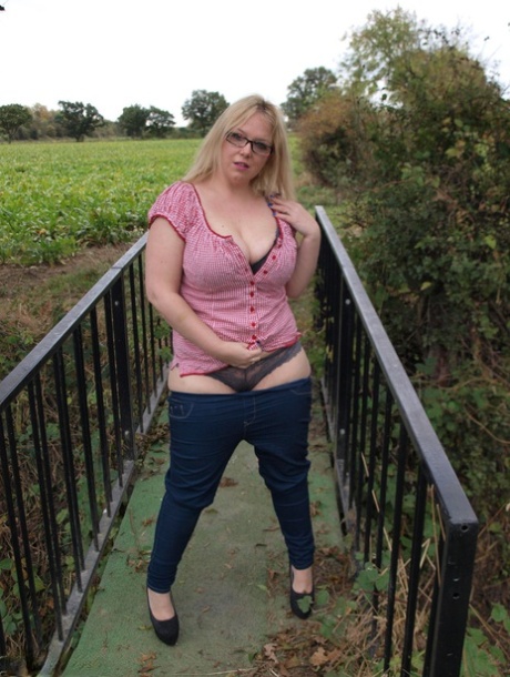 Amateur BBW Sindy Bust Exposes Her Big Boobs And Twat On A Countryside Bridge