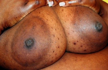 Miss Alotoftitties from Ebony SSBBW looses her substantial breast tissue on the chair.