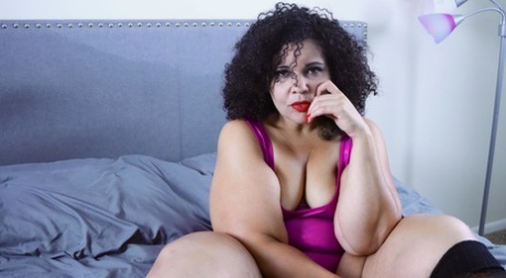 Obese amateur Red Thunder Thighz shows her massive thighs during a SFW shoot