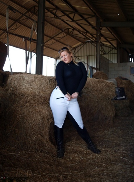 Overweight Blonde Samantha Exposes Herself In A Hay Room Inside Of A Barn