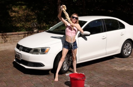 Slim Teen Jessica Marie Gets Completely Naked While Washing A Car In A Drive