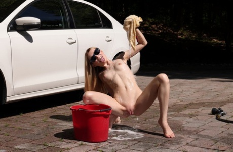 Slim Teen Jessica Marie Gets Completely Naked While Washing A Car In A Drive