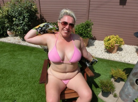 The older Barby loses her big tits from a bikini and then fingers her pussy.