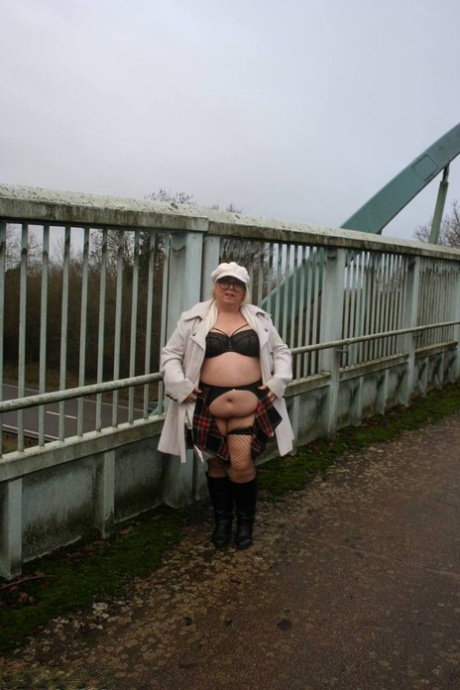 Lexie Cummings, a UK resident, exposed her substantial rear end on a pedestrian bridge.