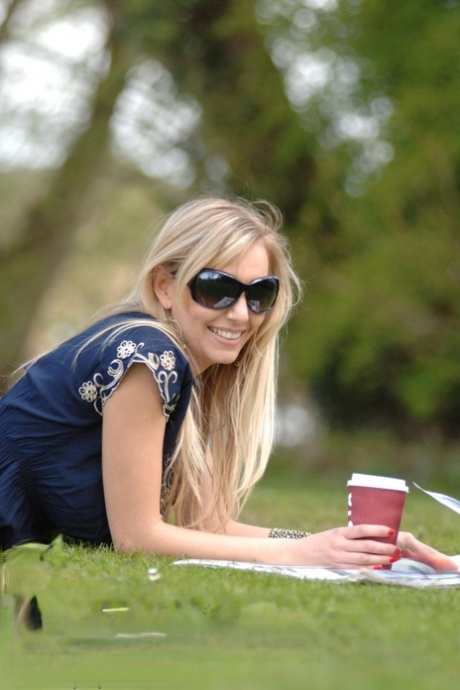 British Amateur Hayley Marie Coppin Exposes Herself In A Public Park