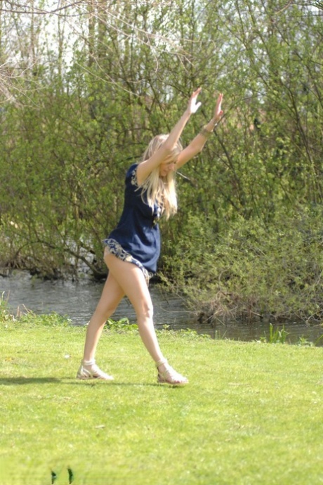 During a public park session, Hayley Marie Coppin, an amateur from Britain, exposes herself.