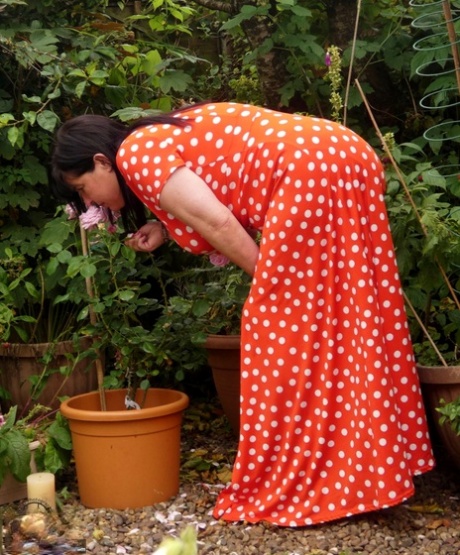 While tending to her garden plants, Juicey Janey, an amateur gardener from the UK, bares herself.