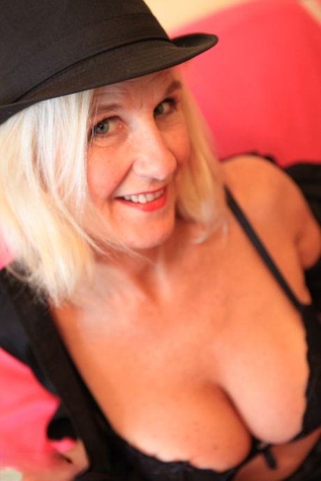 Blonde Amateur Molly MILF Dildos Her Shaved Pussy While Wearing A Fedora