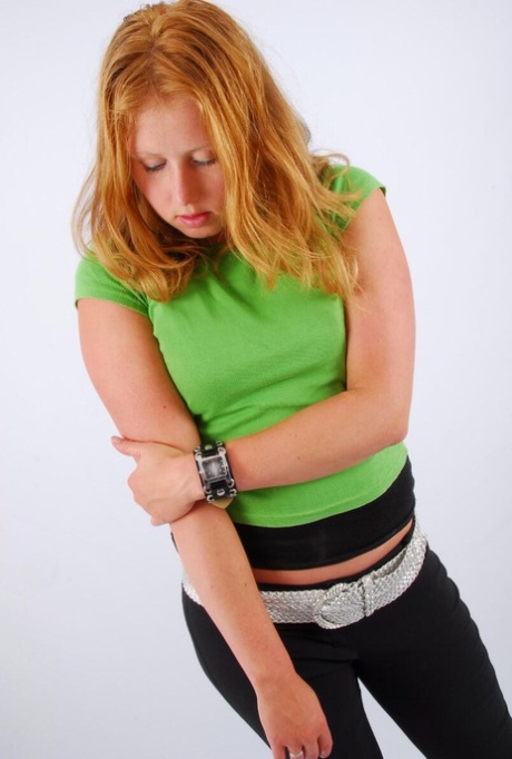 An example is natural redhead Judy who wears the watch with a double buckle on her wrist as she participates in SFW.