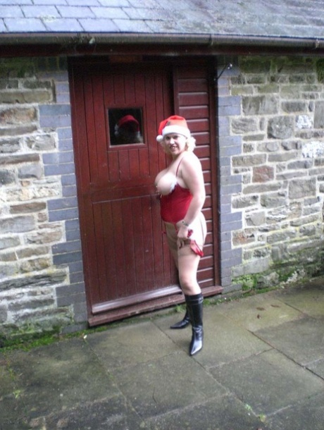 Barby, who is a blonde and an amateur, releases her big pants and buttocks from Christmas clothing outside.