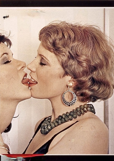 Vintage Lesbian Kissing Naked - Vintage Lesbians Porn Pics & Naked Photos - PornPics.com