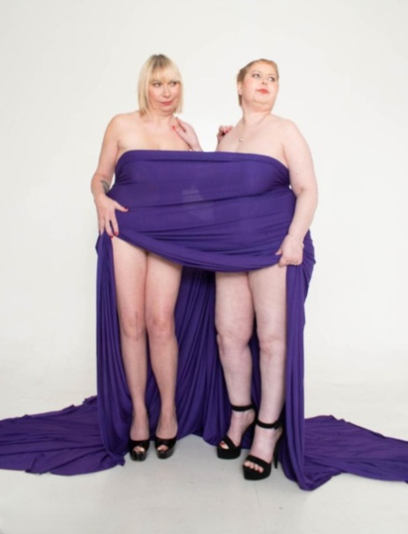 In this picture, Sophia and her nude girlfriend who are overweight amateurs wrap themselves in fabric with a thin layer.