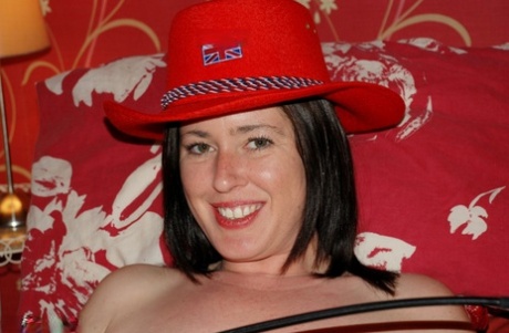 Juicey Janey, an amateur diver from the UK, exhibits her natural pussy in boots and a hat.