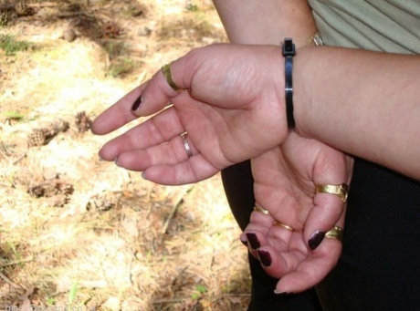 "Américains, Fetish and Rope Bondage" is a term used to describe the amateur group.