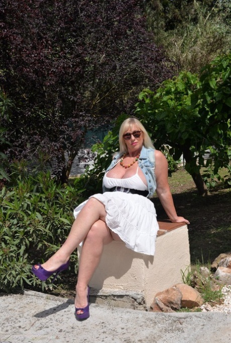 Fat mature blonde Melody exposes her underwear during backyard action