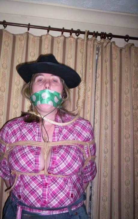 A bedroom is where an amateur girl can be seen with her big tits and noose, while still being gagged and closed.