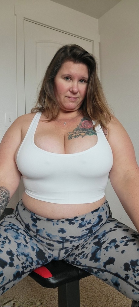 Obese Amateur Busty Kris Ann Gets Naked While Working Out At Home