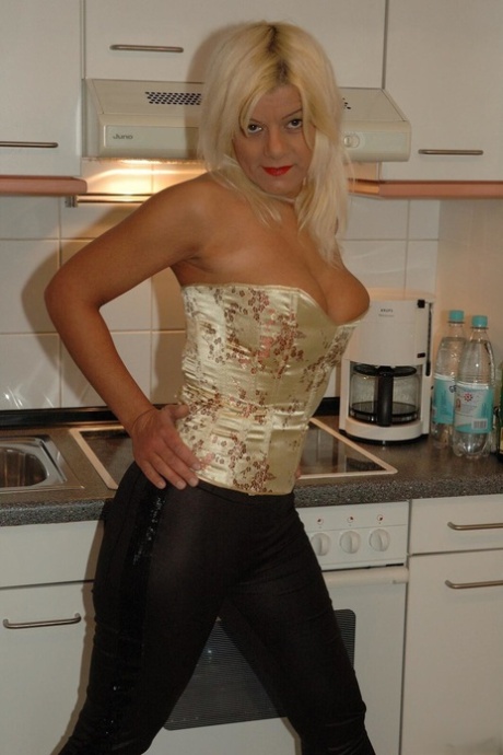 As a blonde amateur, Martina removes her jeans and wears pointy heels for protection.