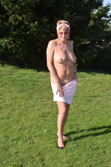 During a backyard gathering, the elderly woman Dimonty undresses her clothes and wears sunglasses.