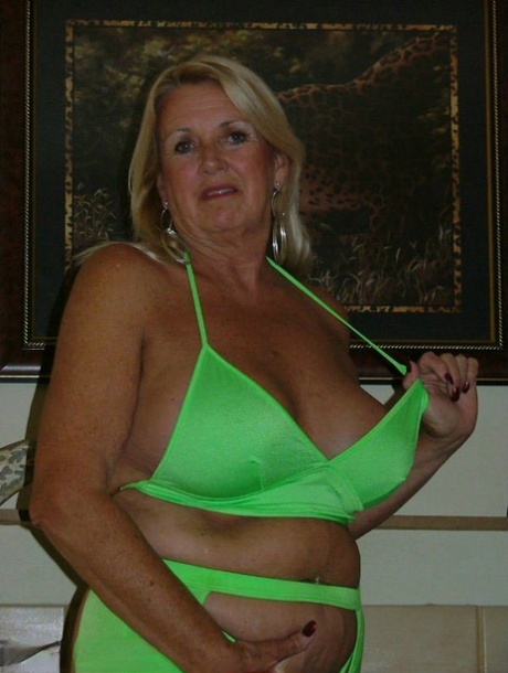 Fat Mature Bathing Suit - Mature BBW Bikini Porn Pics & Naked Photos - PornPics.com