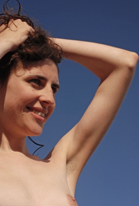 Skinny Teen Ksu Models Totally Naked Upon Sun Baked Rocks By Herself