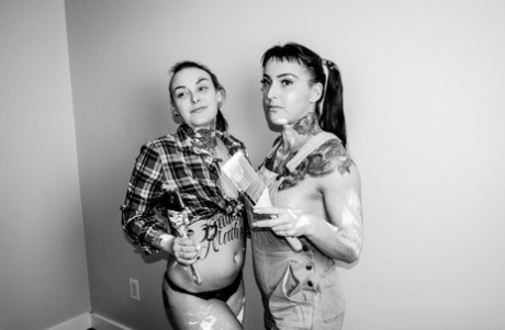 Tattooed Girls Lisa Marie Johnson & Tess X Kiss Their Man Friend In The Shower