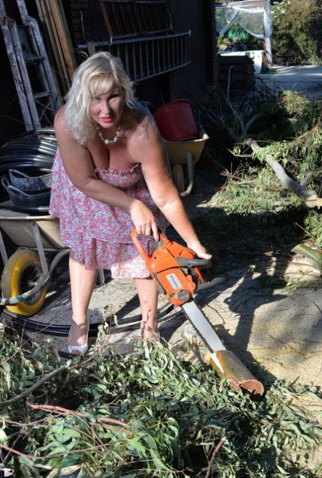 Using a chainsaw, Melody displays her big tits before moving on to the next stage.