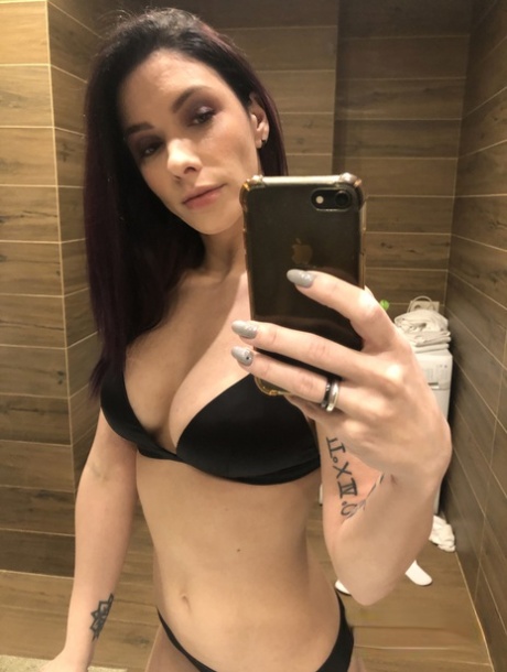 Pretty Brunette Sata Jones Takes A Mirror Selfie Before Getting Bare Naked