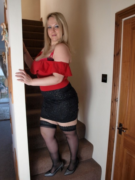 With her huge tits and big butt, blonde BBW Sindy Bust steps onto the stairs.