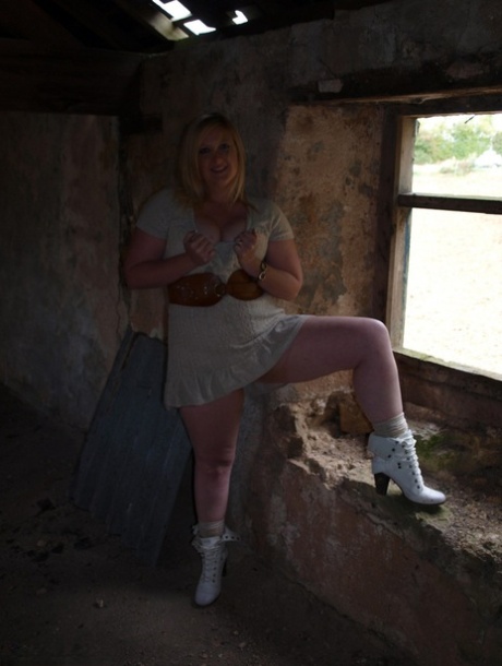 Overweight Blonde Samantha Gets Naked In The Doorway Of An Abandoned Building