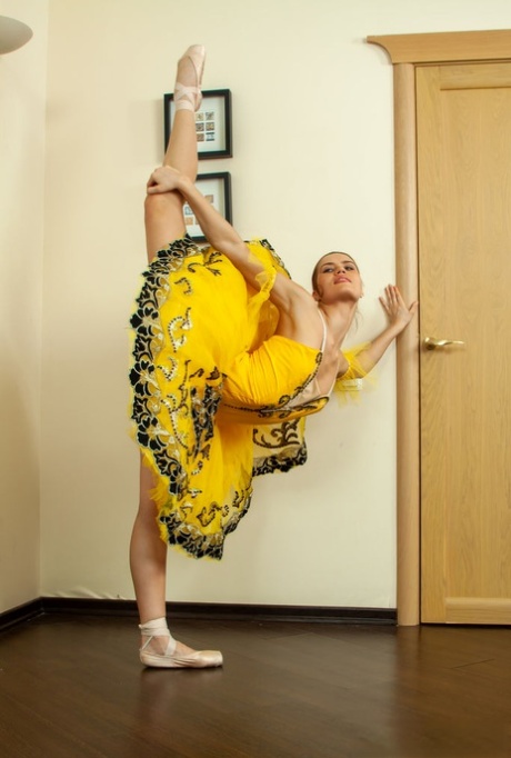 Wearing her slippers, the beautiful ballerina Metis P strikes 'great' poses while stripping off.