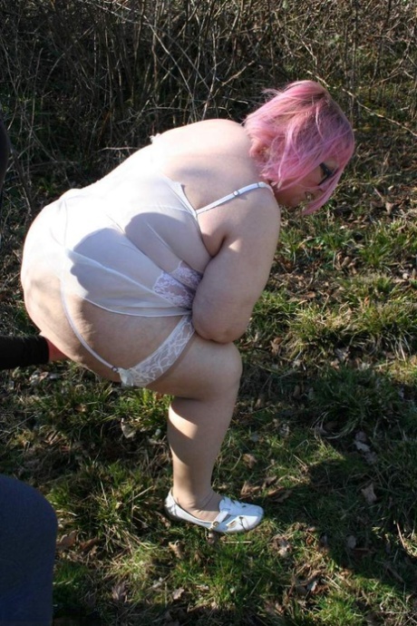 MILFBBWCurvyUnited KingdomBig AssMatureBlondes, Burgundies, Glasses, and a little Prince Edward can all be found in Wales.
