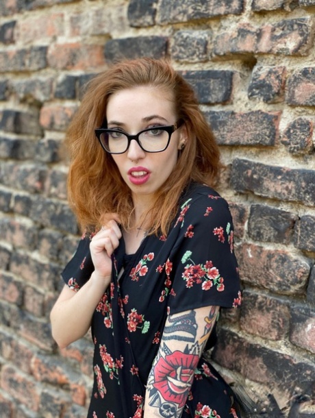 Tattooed Redhead Giada Suicide Fingers Her Pussy And Asshole After A Fuck