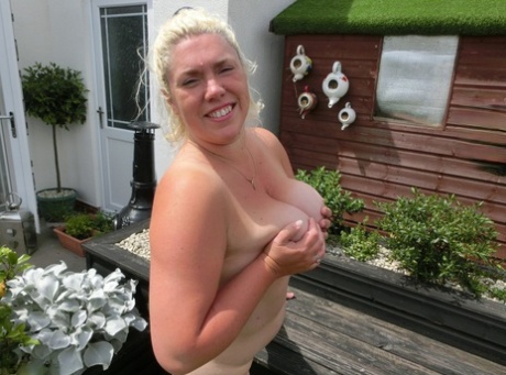 Short and curvaceous blonde Barby nudes during exercise in the backyard.