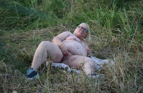 Lexie Cummings, an opportune woman from Britain, enjoys her fetish in the countryside.