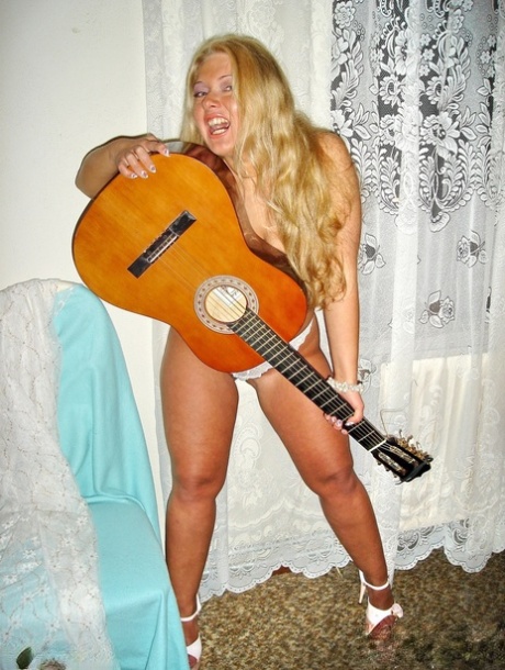 First, Curvy Meile (a blonde amateur) puts on a guitar before she goes naked in heels.