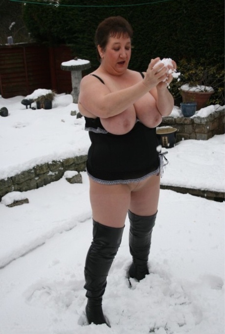 UK fattykinkin Kinky Carol displays her large breasts and buttocks while baking snowballs.