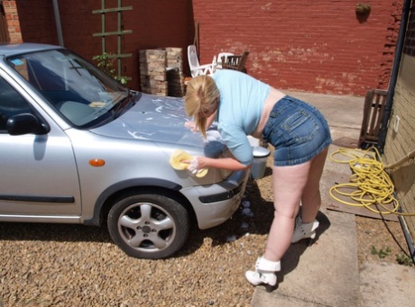 During the car washing process in the driveway, Samantha, a thick blonde, exposes herself.