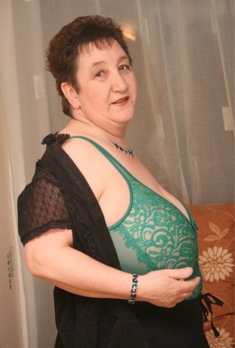 British fatty Kinky Carol strips to her lingerie while wearing patterned hose