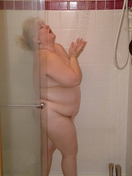 Blonde BBW Taffy Spanx Finger Spreads Her Snatch After Taking A Shower
