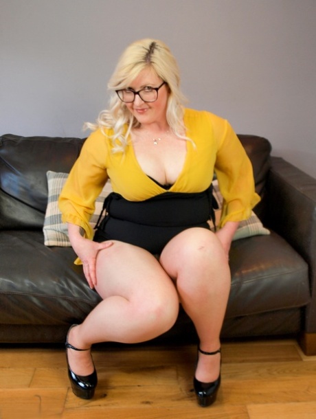 Blonde BBW Samantha Pulls Down Her Pantyhose After Going Nude In Glasses