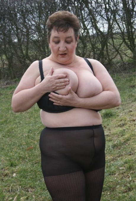 The United Kingdom's high proportion of Bruises and other big fruits is due to their size, which can be described as "Big Tits with Volume, Big Ass, Hair, Medium, Tall", or Voluptuous.